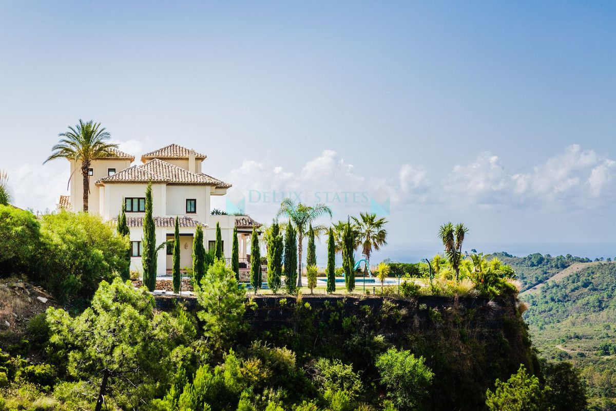 Villa for sale in Benahavis