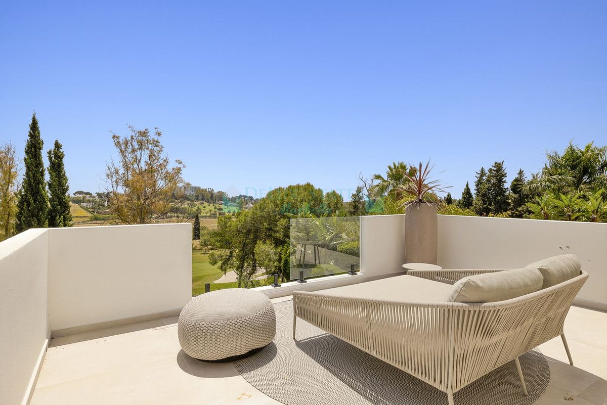 Villa for sale in Atalaya, Estepona