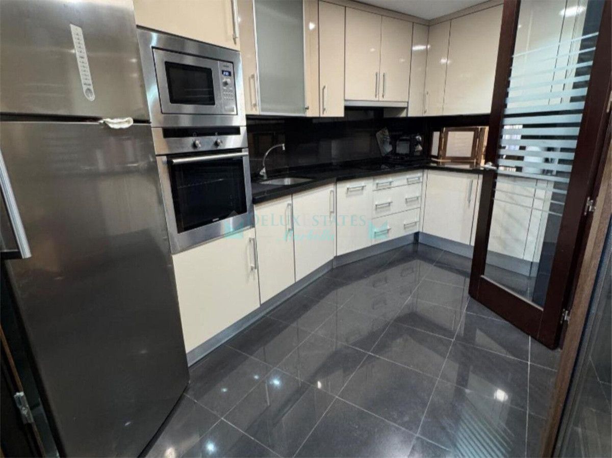 Apartamento en venta en New Golden Mile, Estepona