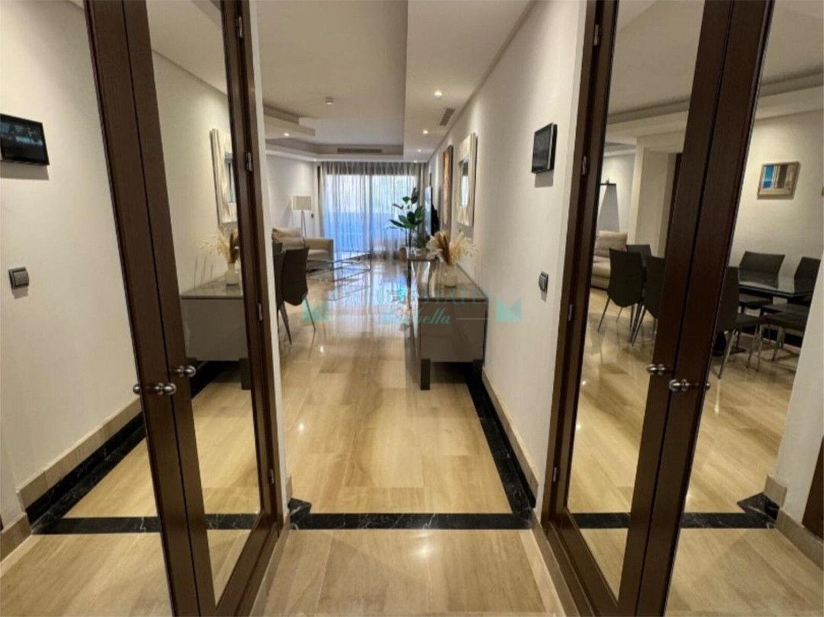 Apartamento en venta en New Golden Mile, Estepona