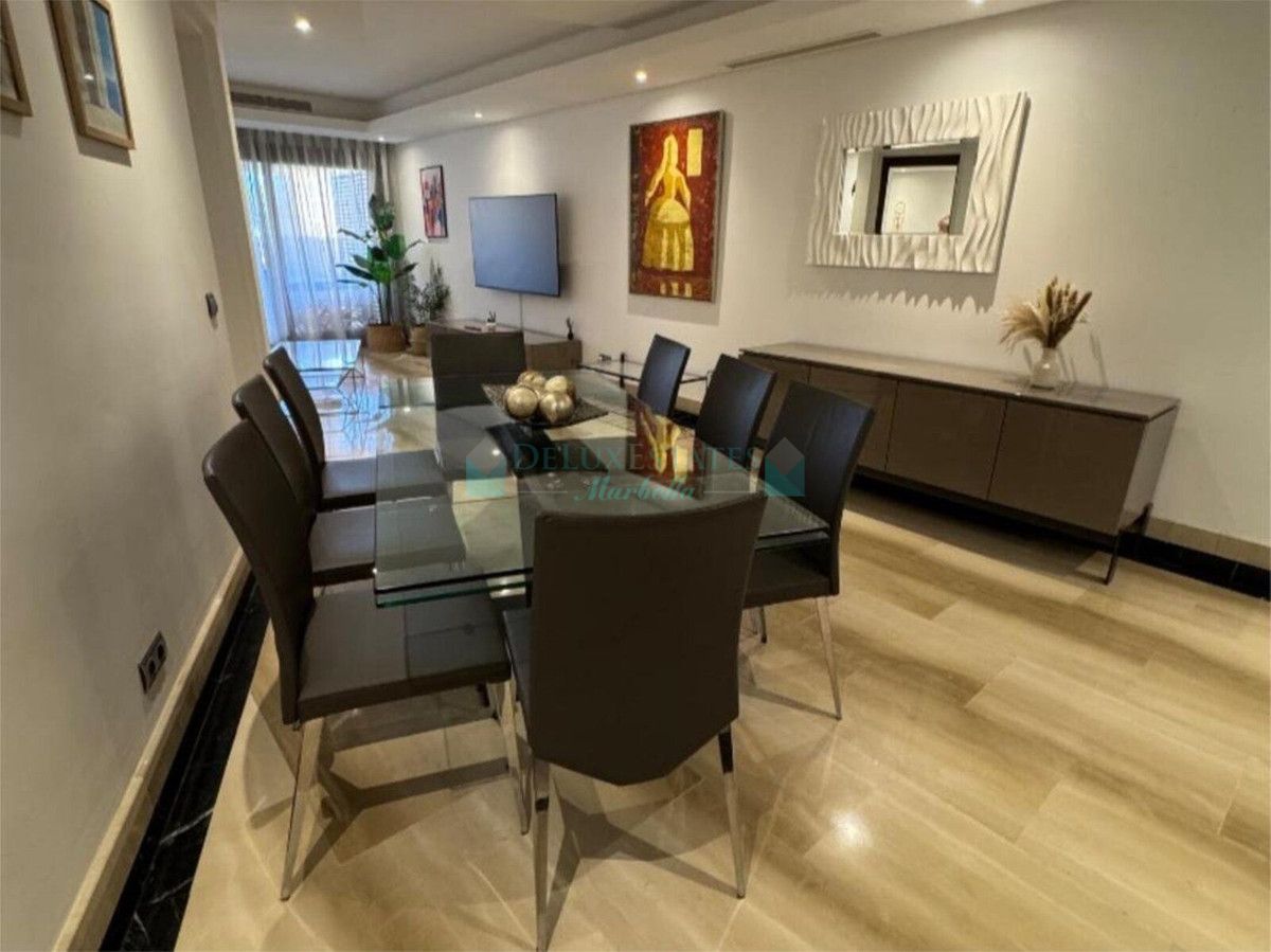 Apartamento en venta en New Golden Mile, Estepona