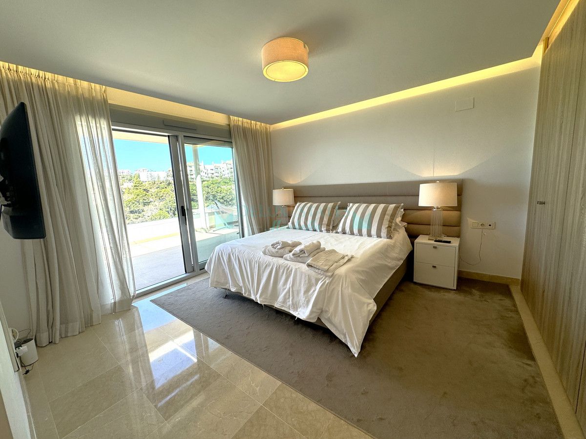 Penthouse for sale in Benahavis