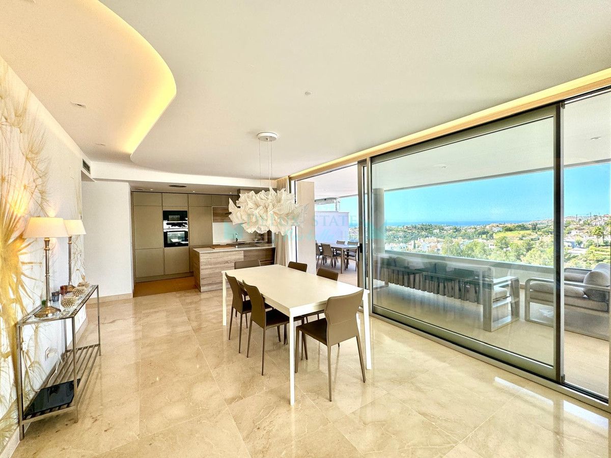 Penthouse for sale in Benahavis