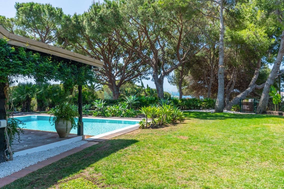 Villa for sale in Elviria, Marbella East