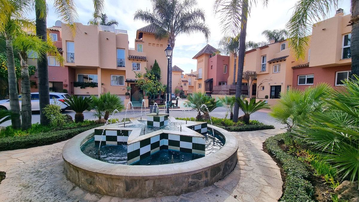 Adosado en venta en Nueva Andalucia