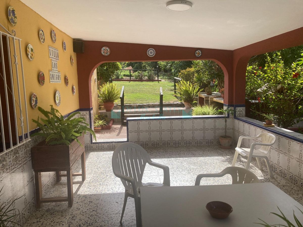 Villa for sale in Estepona