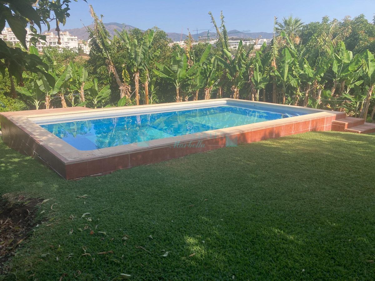 Villa for sale in Estepona