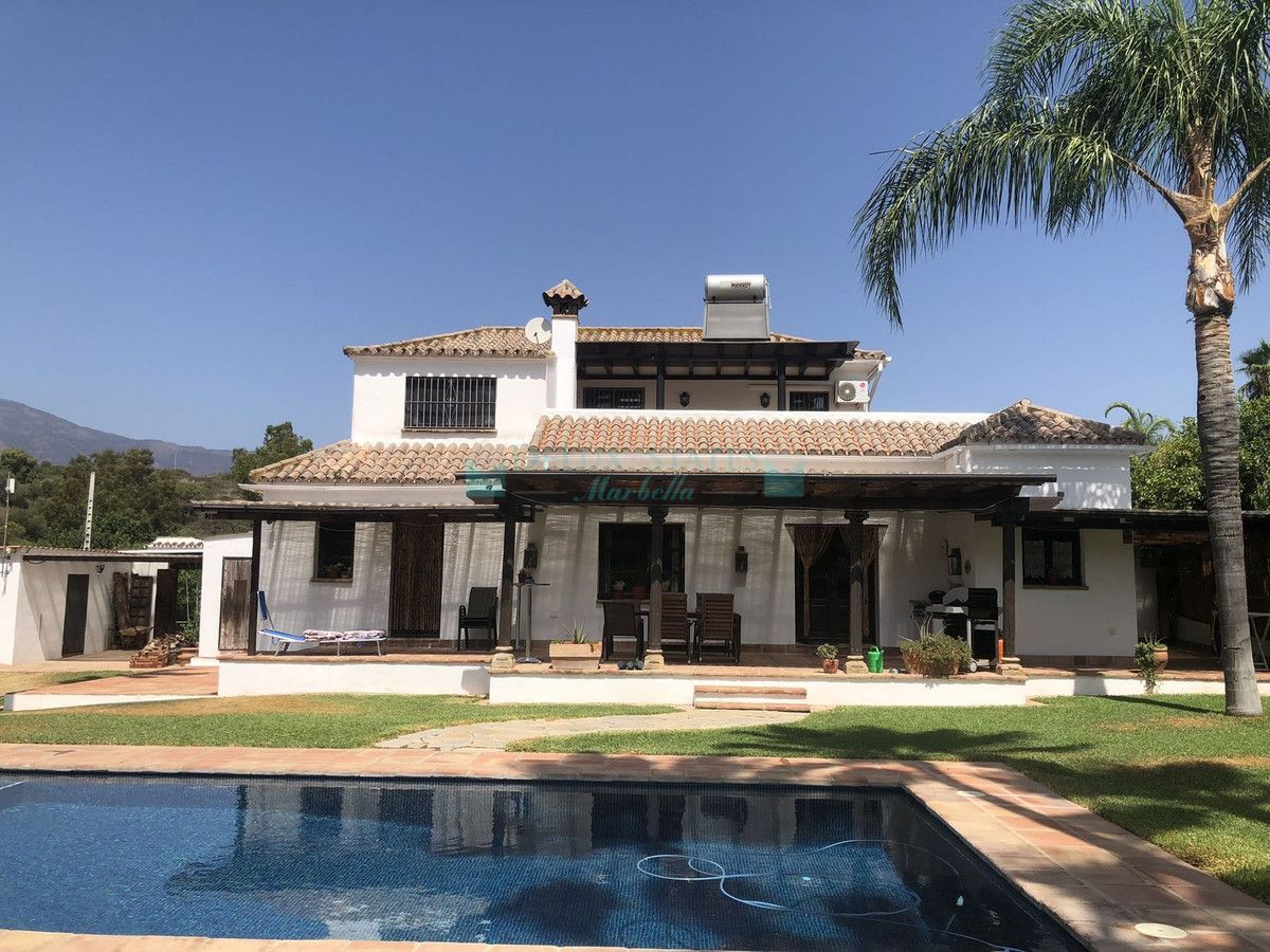 Finca for sale in Estepona