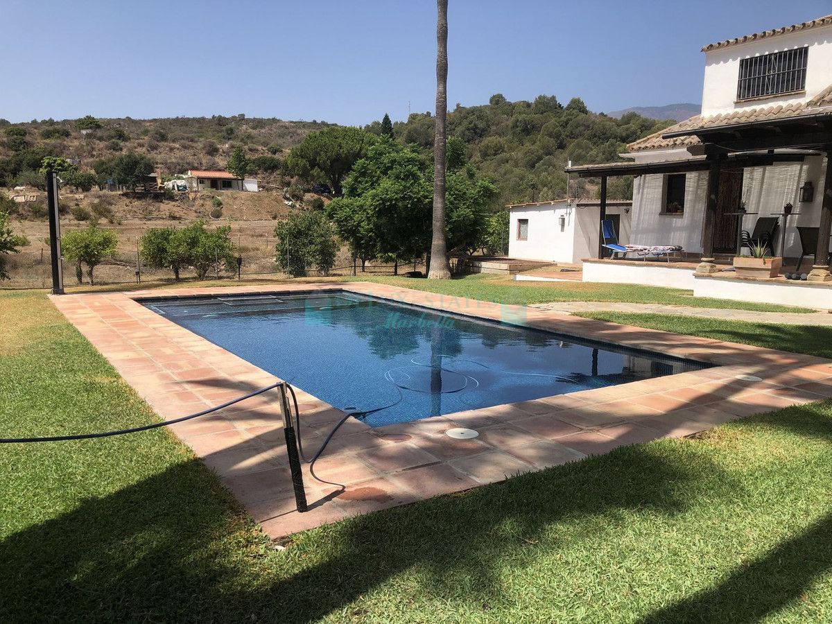 Finca for sale in Estepona