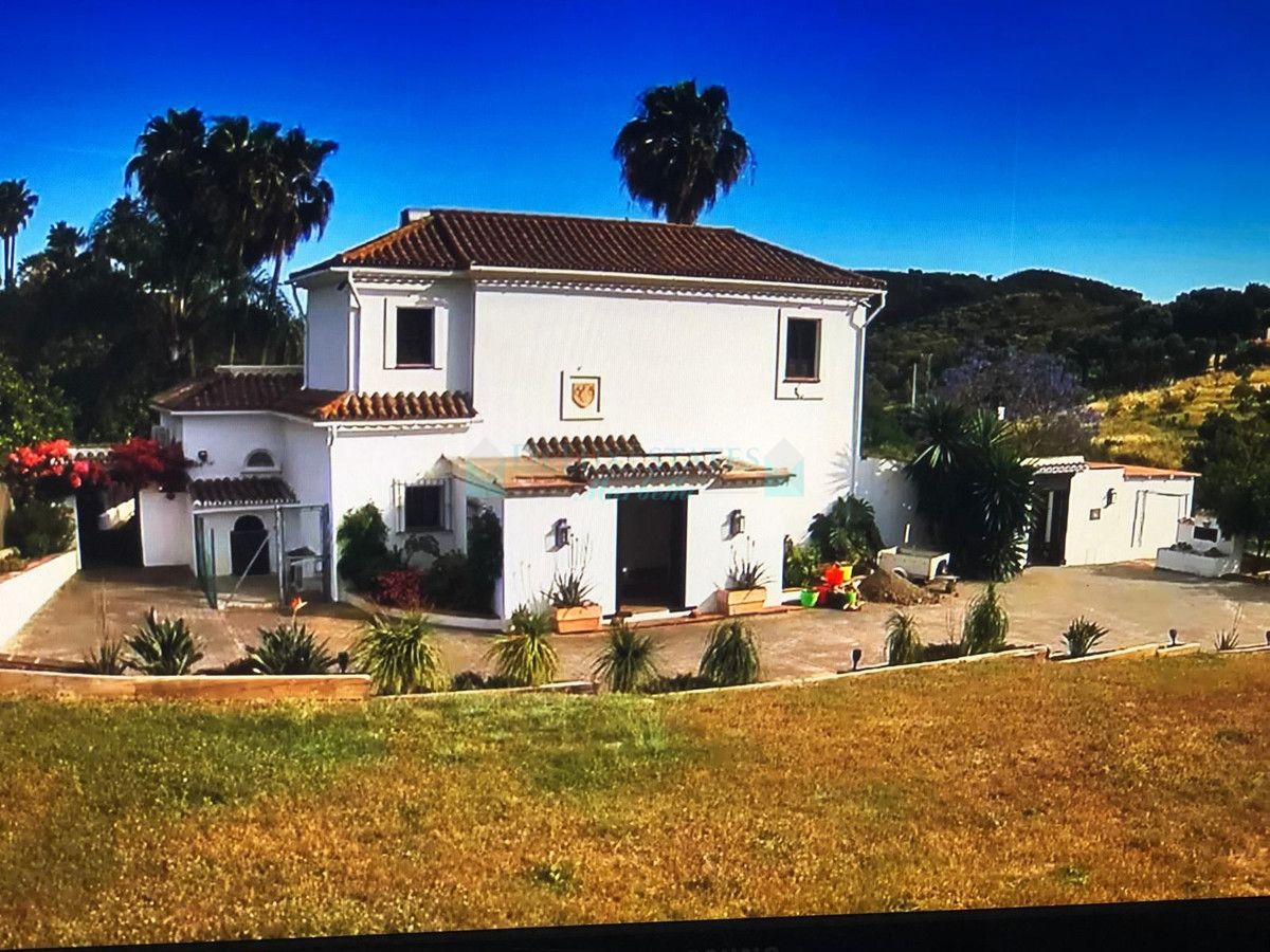 Finca for sale in Estepona