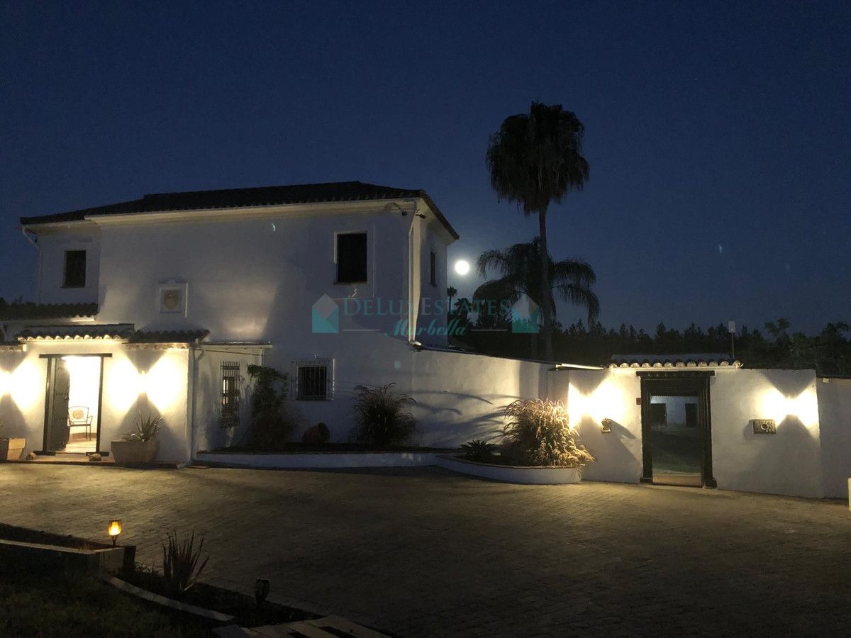 Finca for sale in Estepona