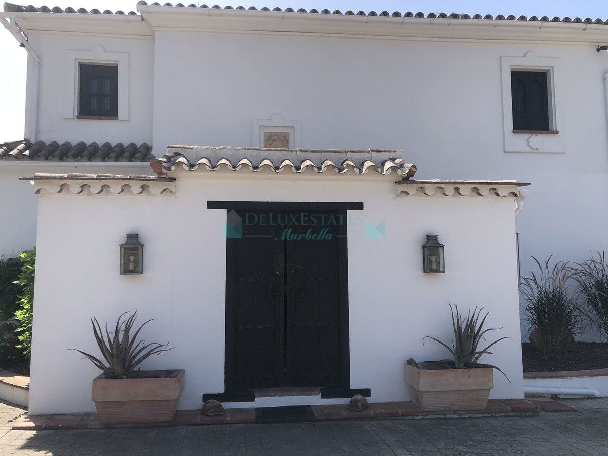 Finca for sale in Estepona