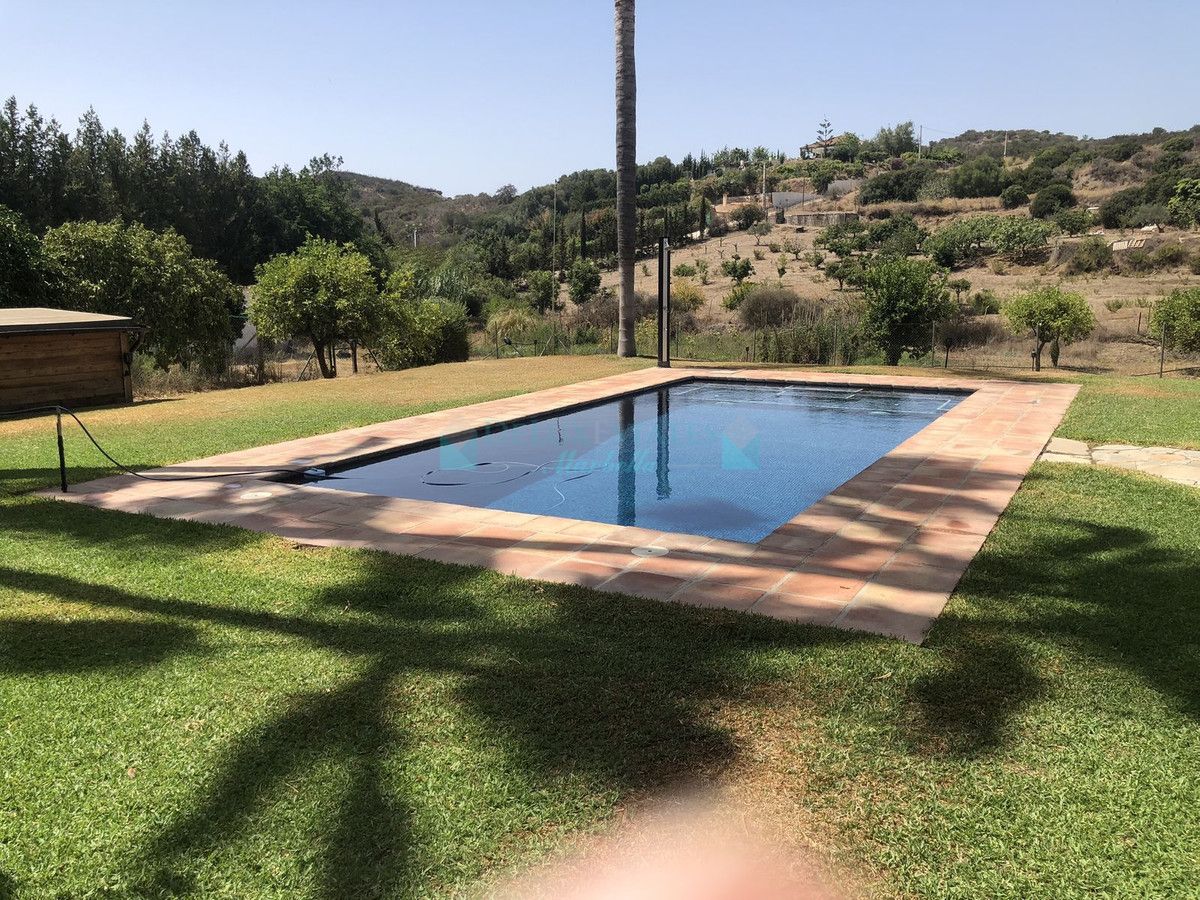 Finca for sale in Estepona