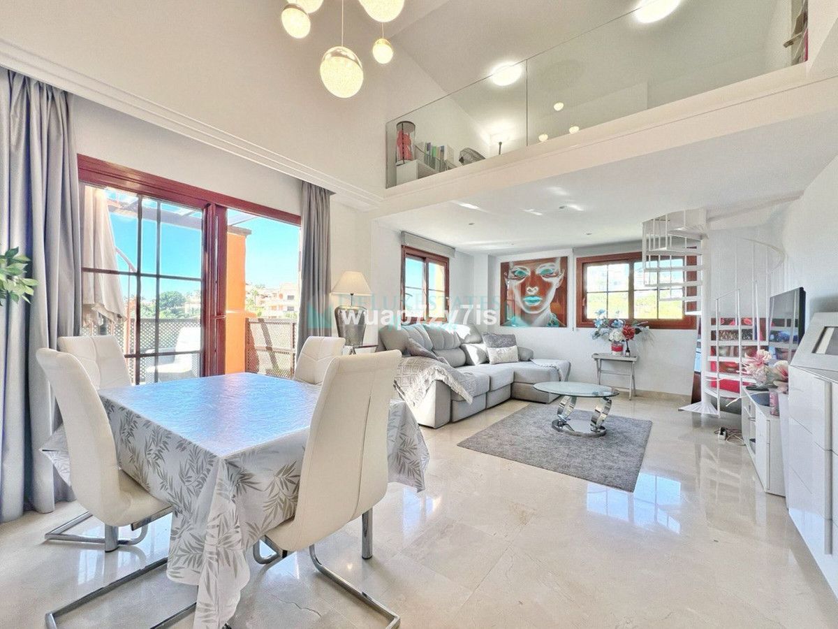 Penthouse for sale in Benahavis