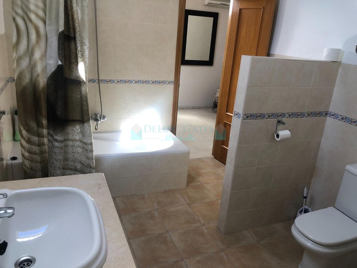 Town House for sale in Nueva Andalucia