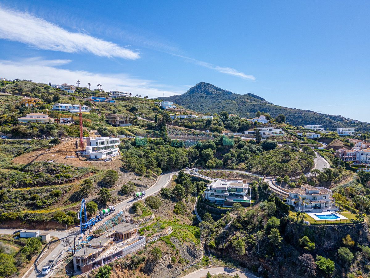 Plot for sale in Benahavis