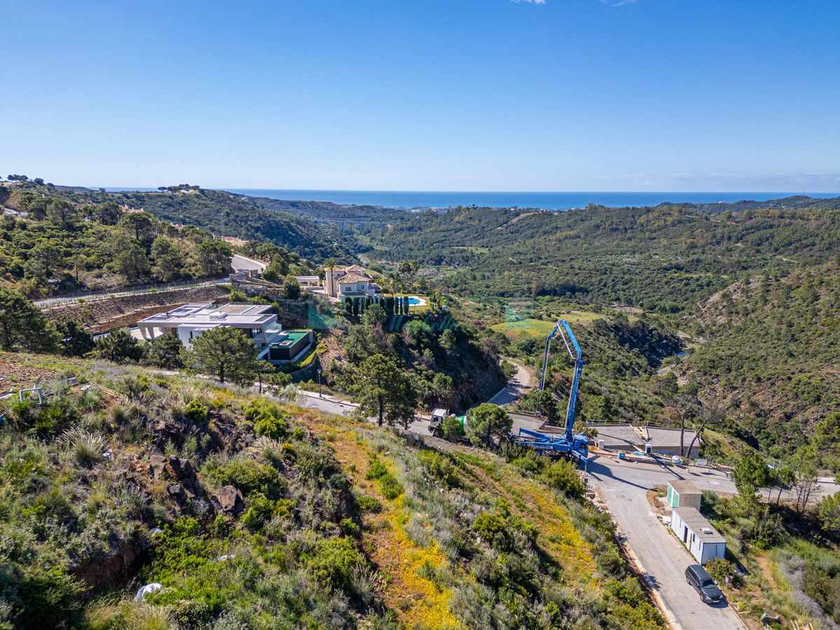 Plot for sale in Benahavis