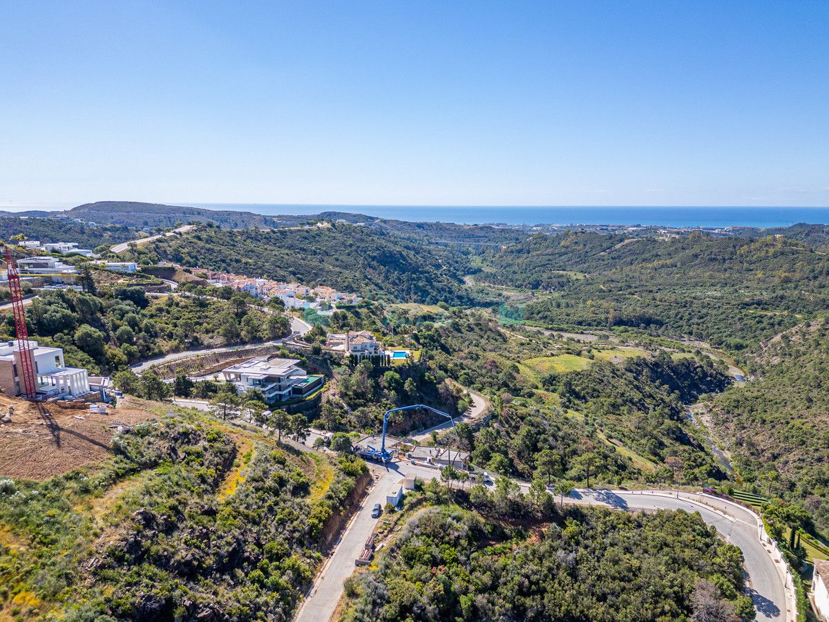 Plot for sale in Benahavis