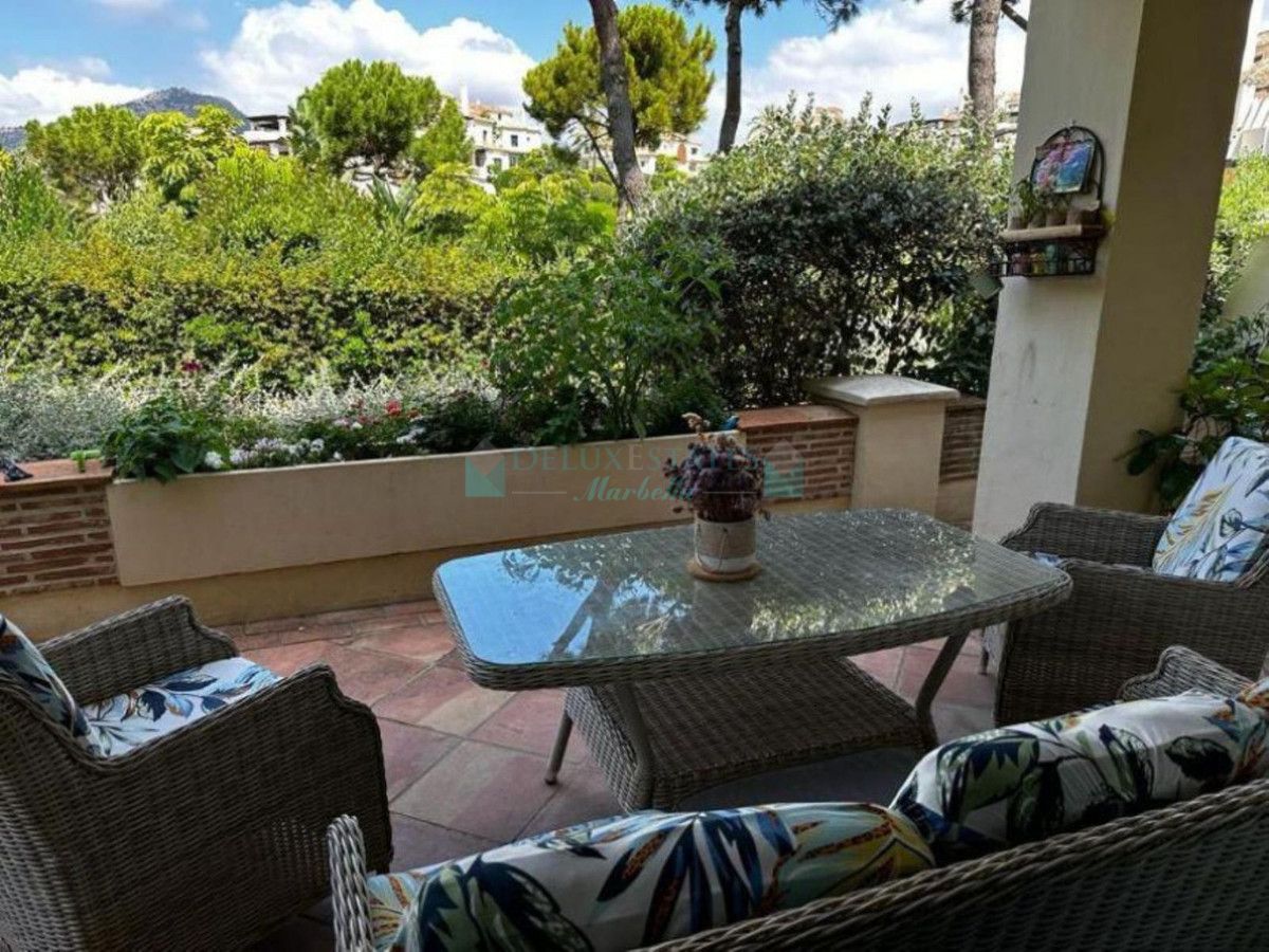 Apartment for sale in Benahavis