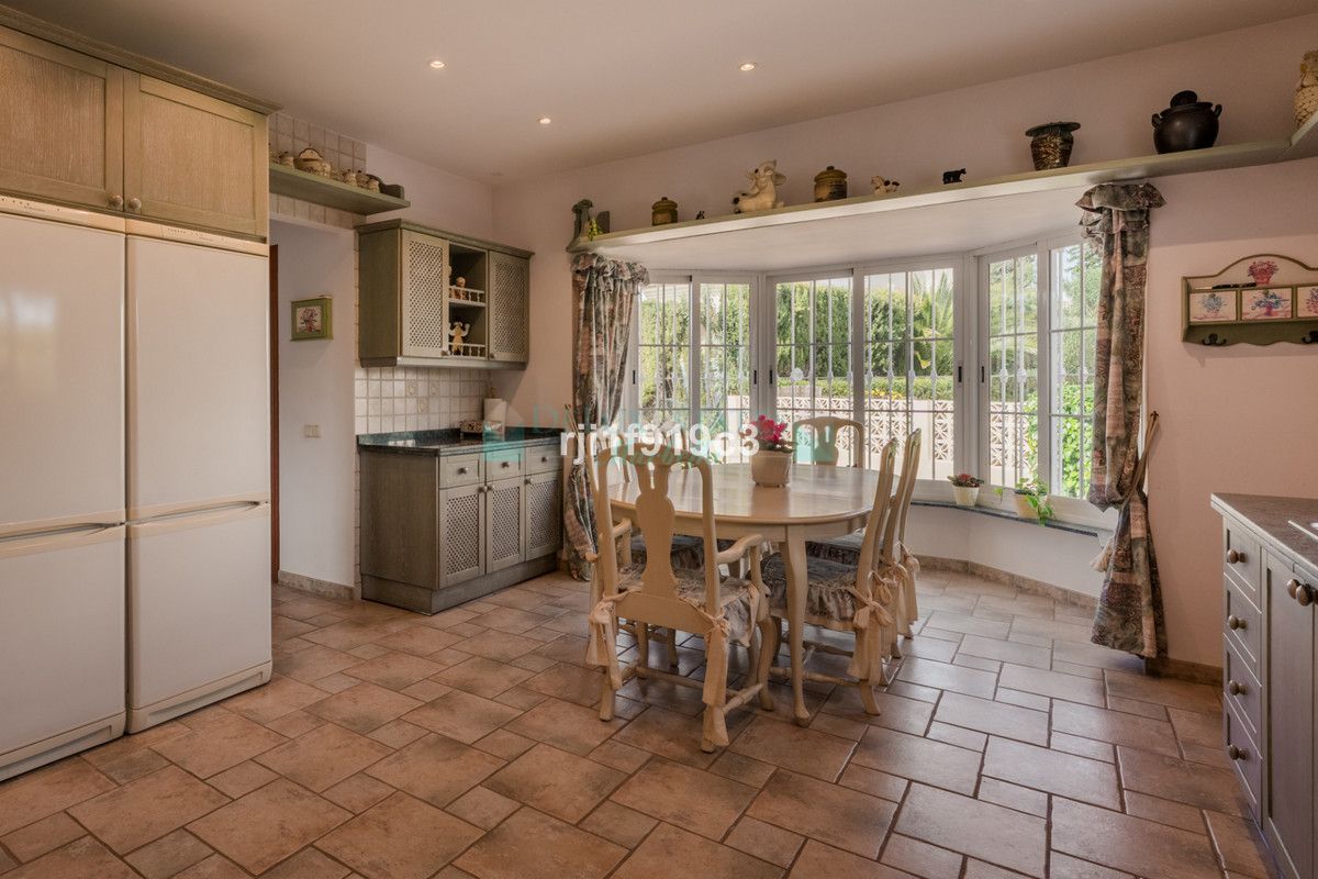 Villa for sale in Elviria, Marbella East