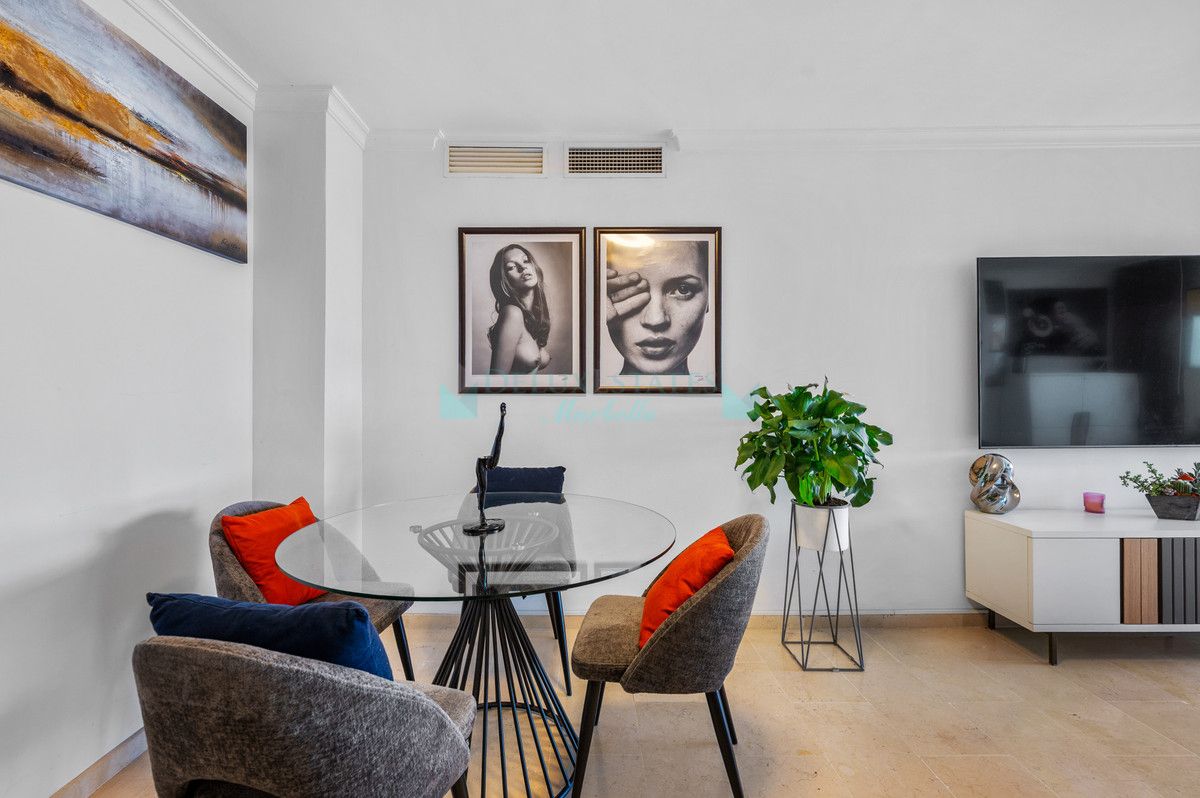 Apartamento en venta en Elviria, Marbella Este