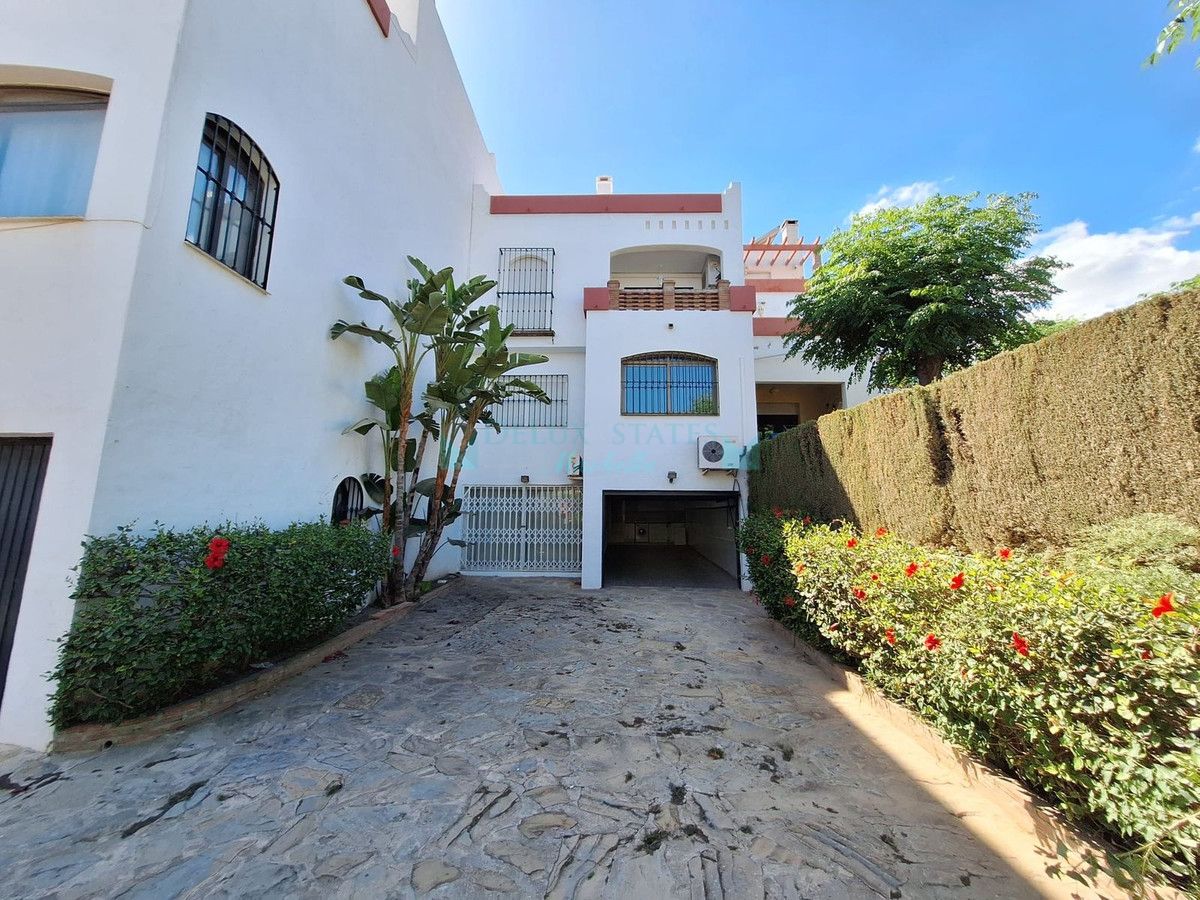 Adosado en venta en Bel Air, Estepona