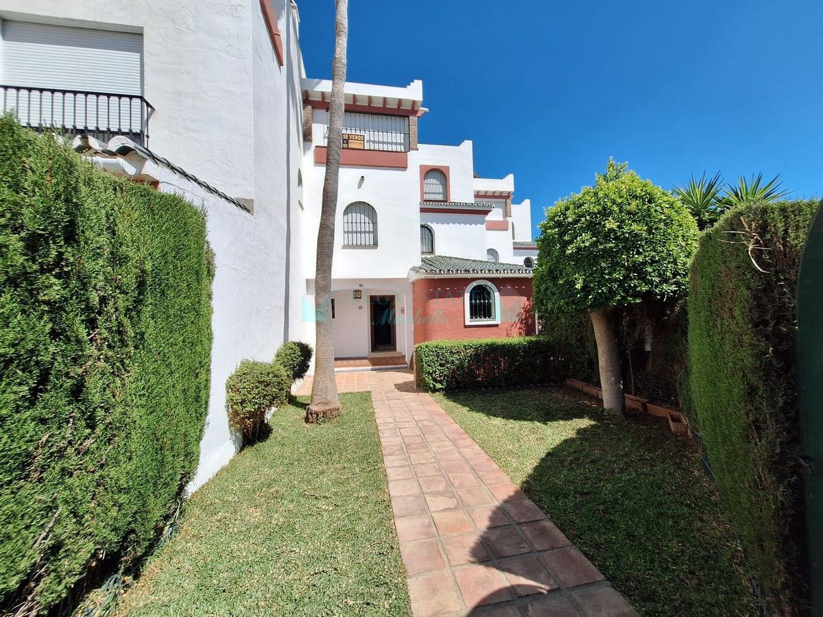 Adosado en venta en Bel Air, Estepona