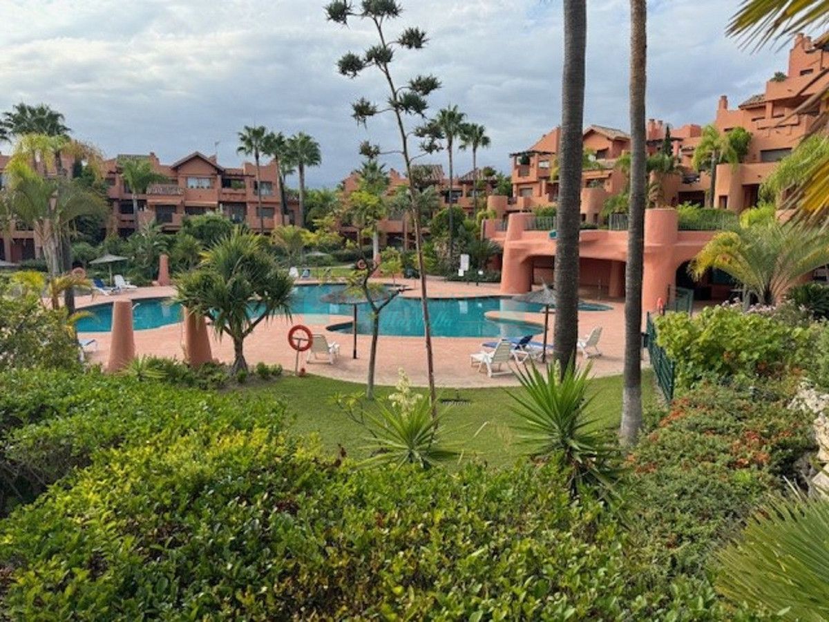 Apartment for sale in New Golden Mile, Estepona