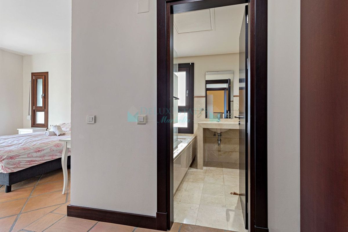 Town House for sale in Benahavis