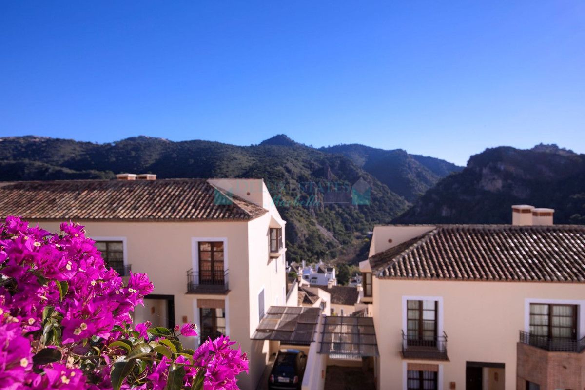 Town House for sale in Benahavis
