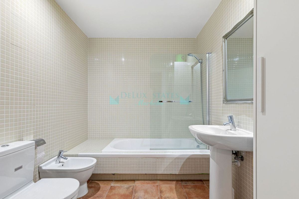 Town House for sale in Benahavis