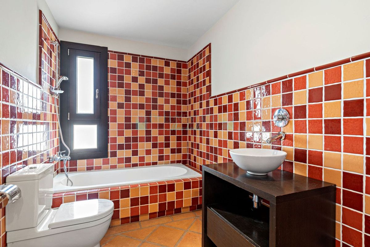 Town House for sale in Benahavis