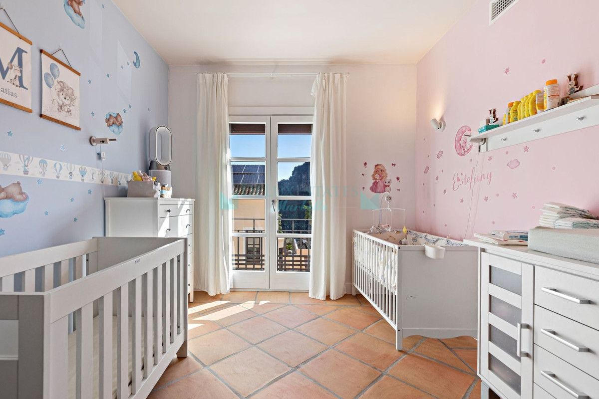 Town House for sale in Benahavis