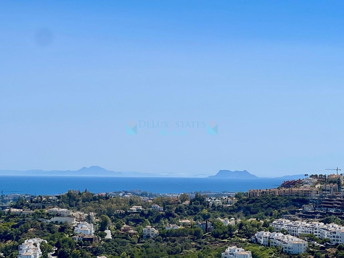 Penthouse for sale in La Quinta, Benahavis