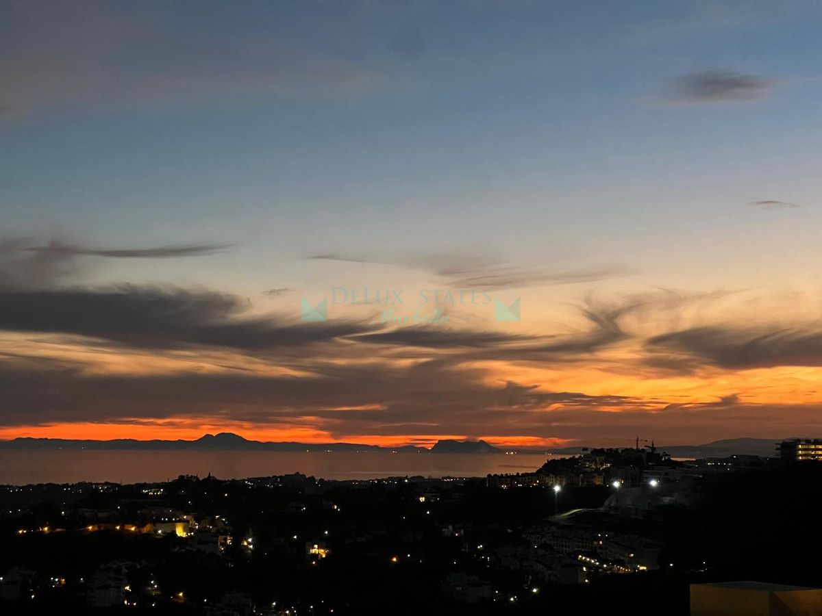 Penthouse for sale in La Quinta, Benahavis