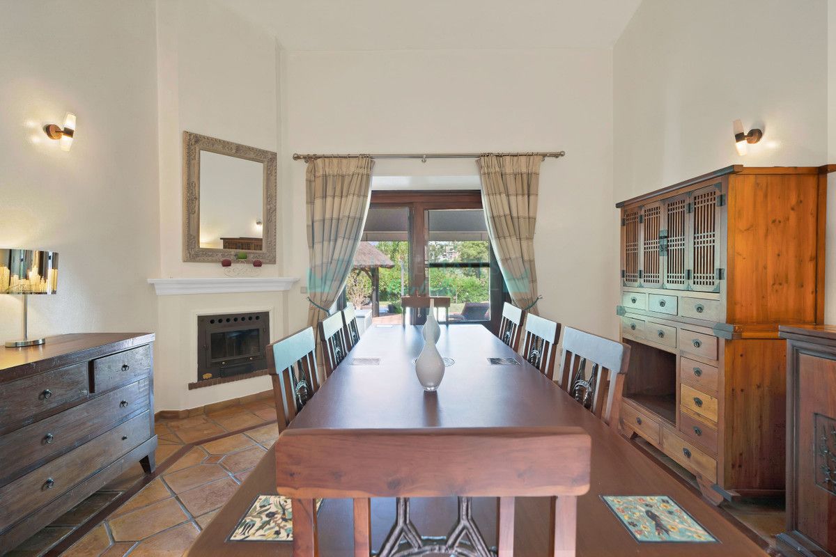 Villa for sale in Estepona