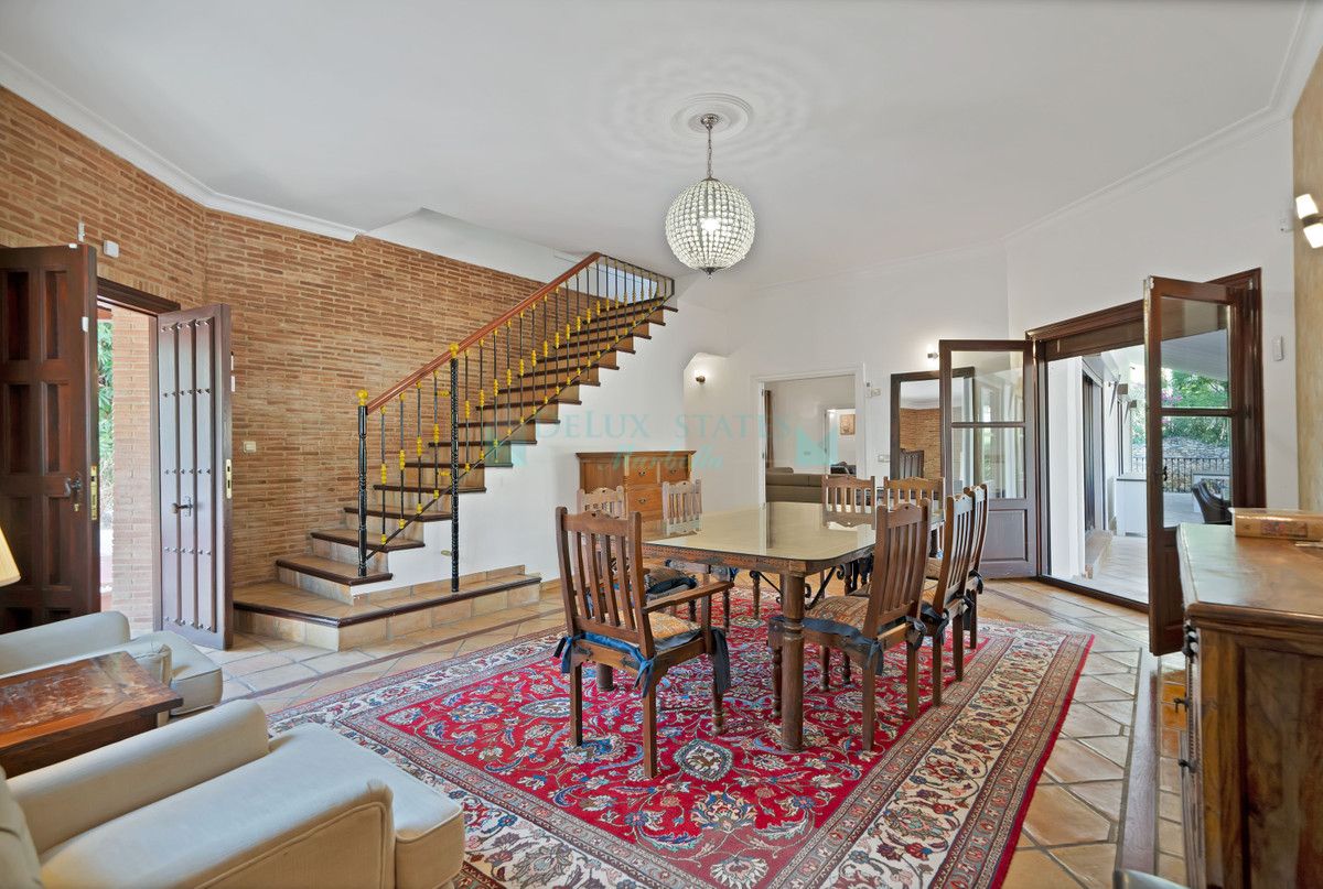 Villa for sale in Estepona