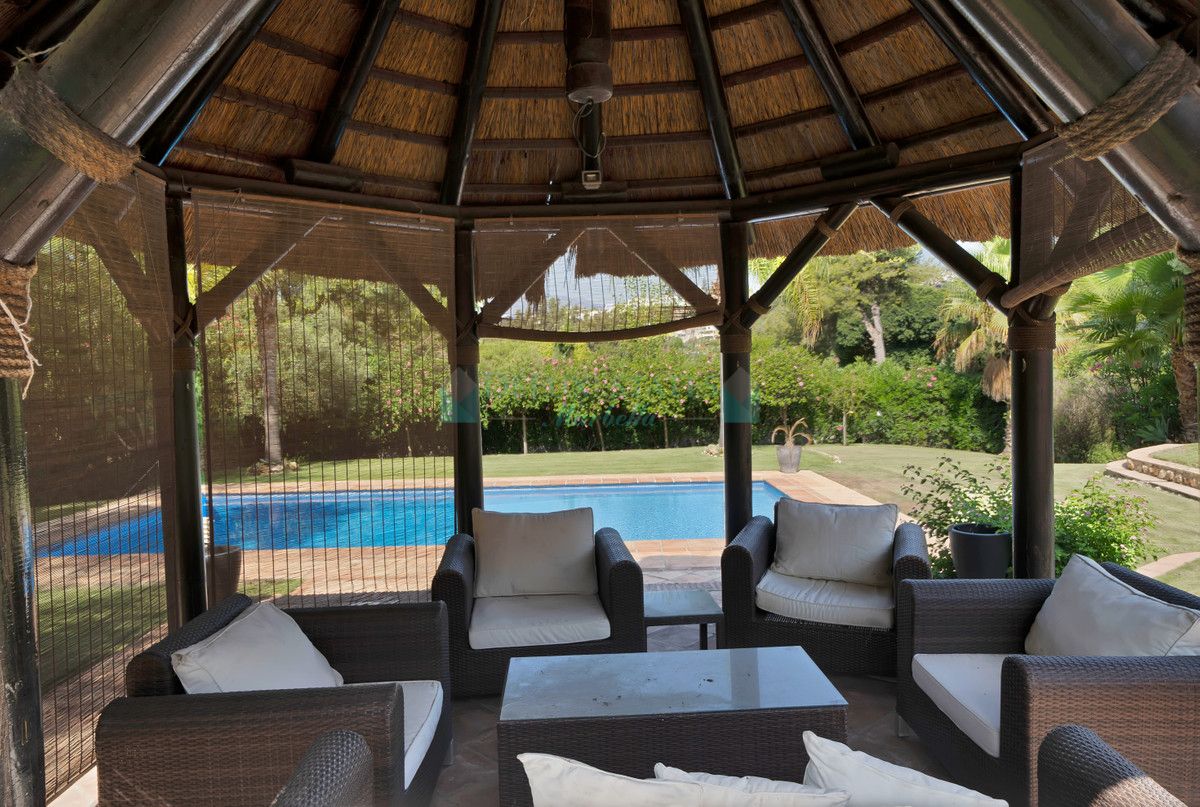 Villa for sale in Estepona