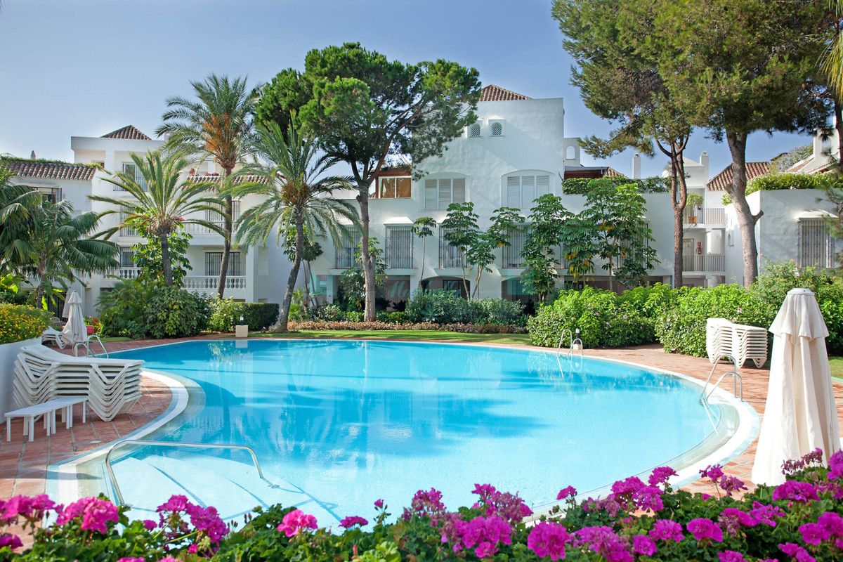 Ground Floor Apartment for sale in Elviria, Marbella East