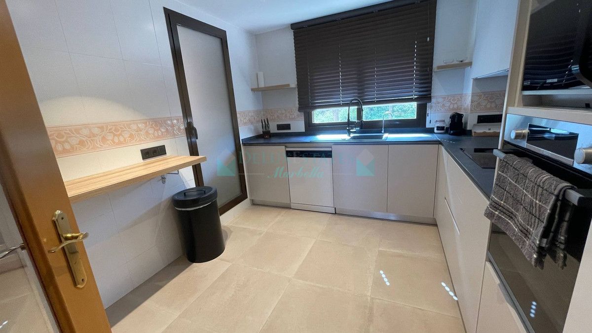 Apartment for rent in Benahavis