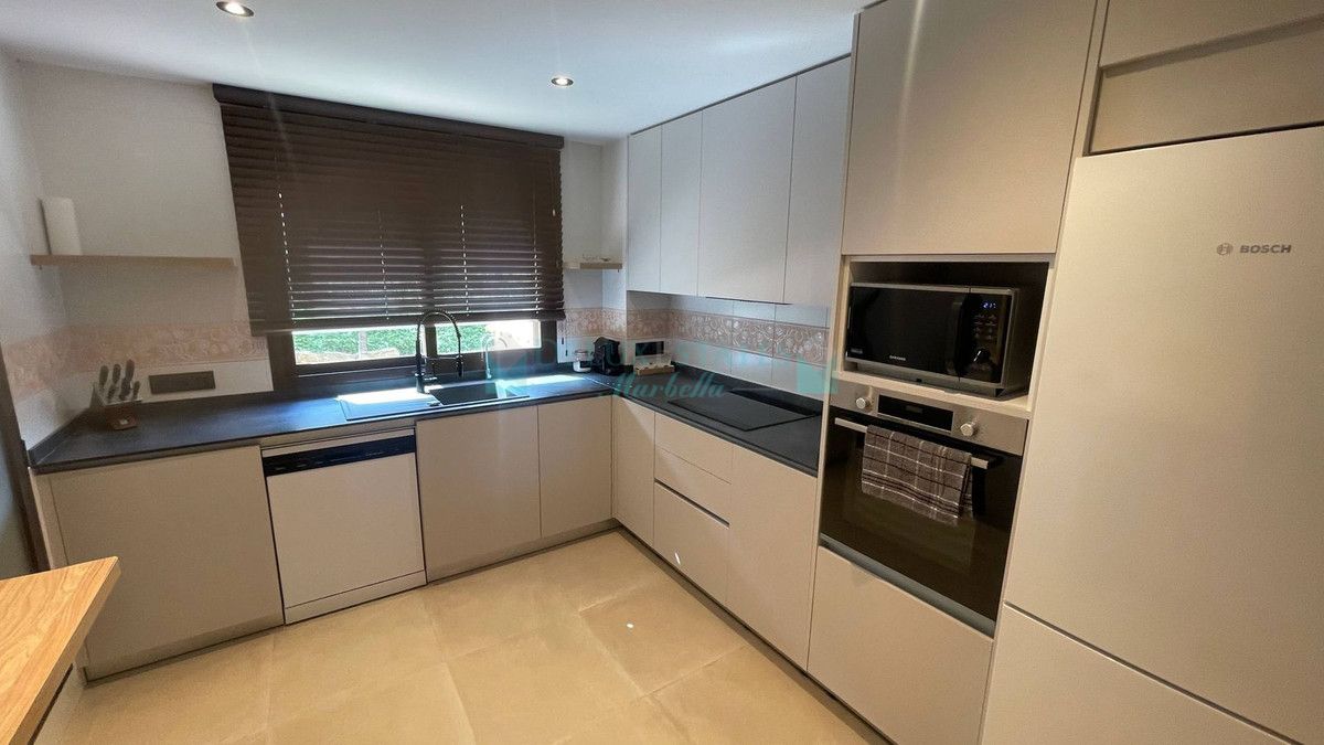 Apartment for rent in Benahavis