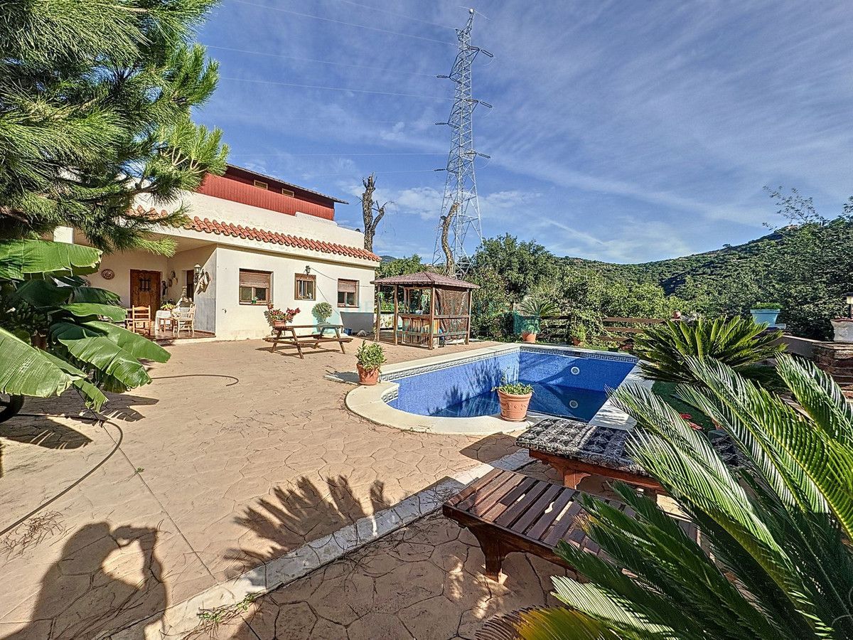 Villa for sale in Estepona