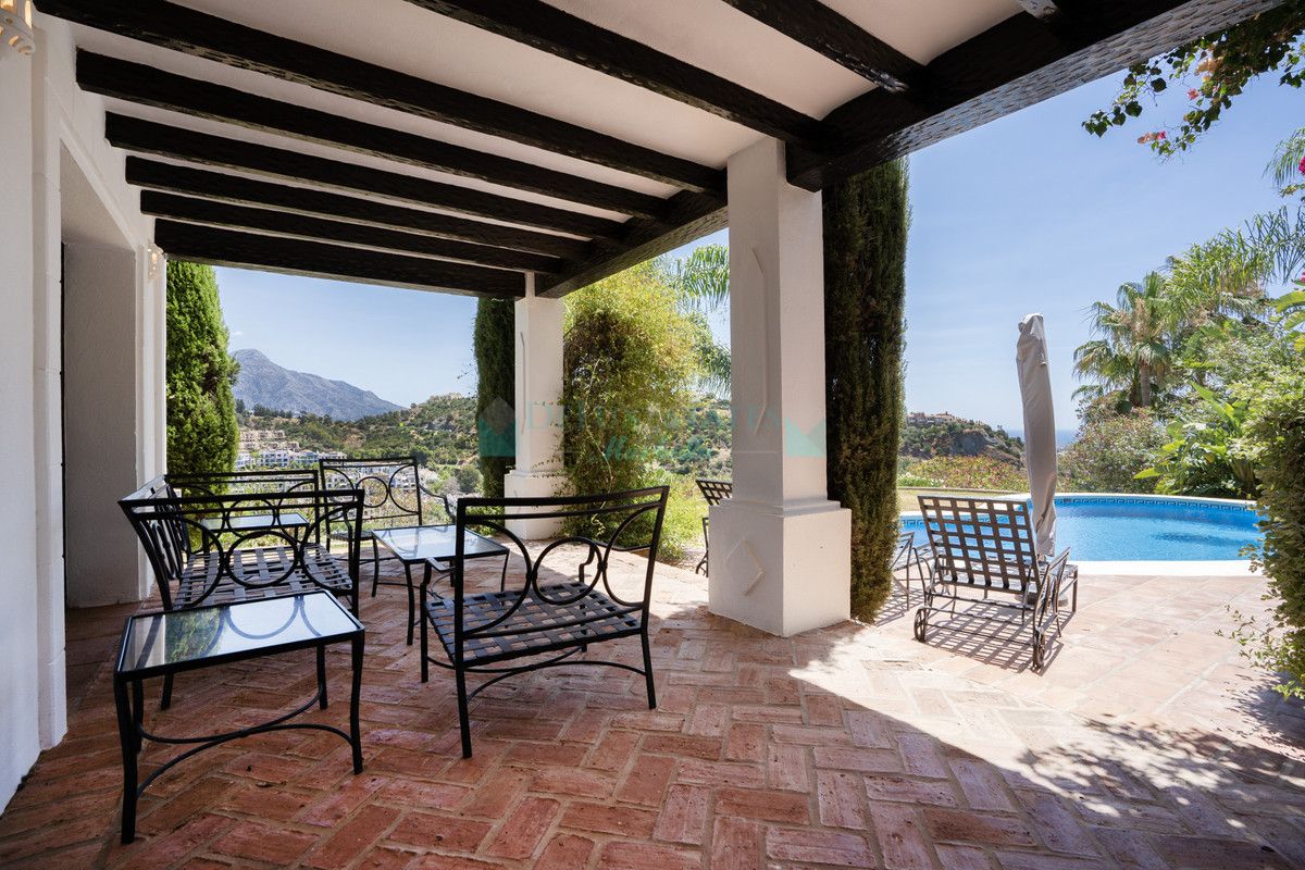 Villa for rent in Los Arqueros, Benahavis