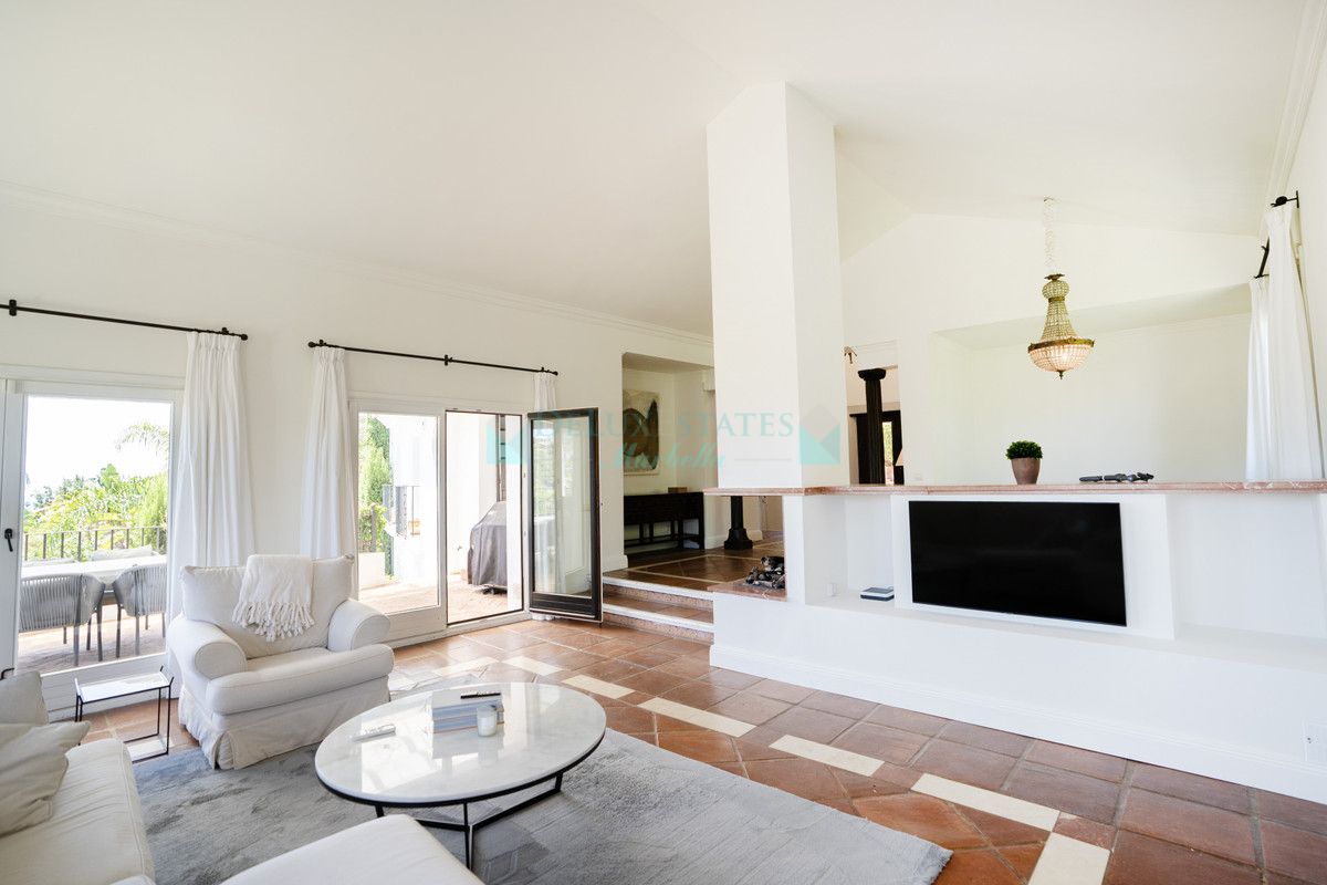 Villa for rent in Los Arqueros, Benahavis