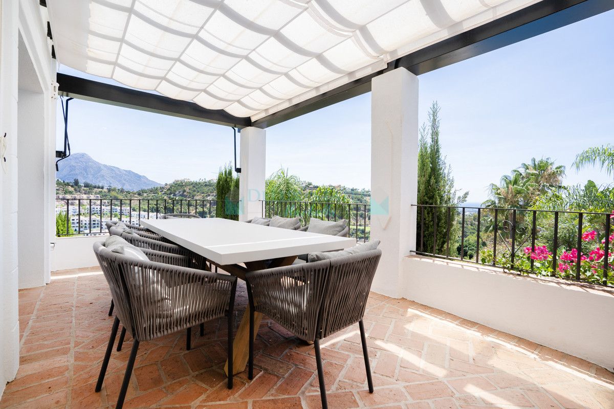 Villa for rent in Los Arqueros, Benahavis