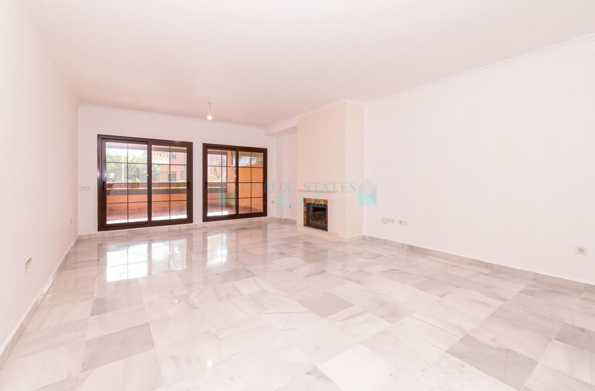 Apartment for sale in Hacienda del Sol, Estepona