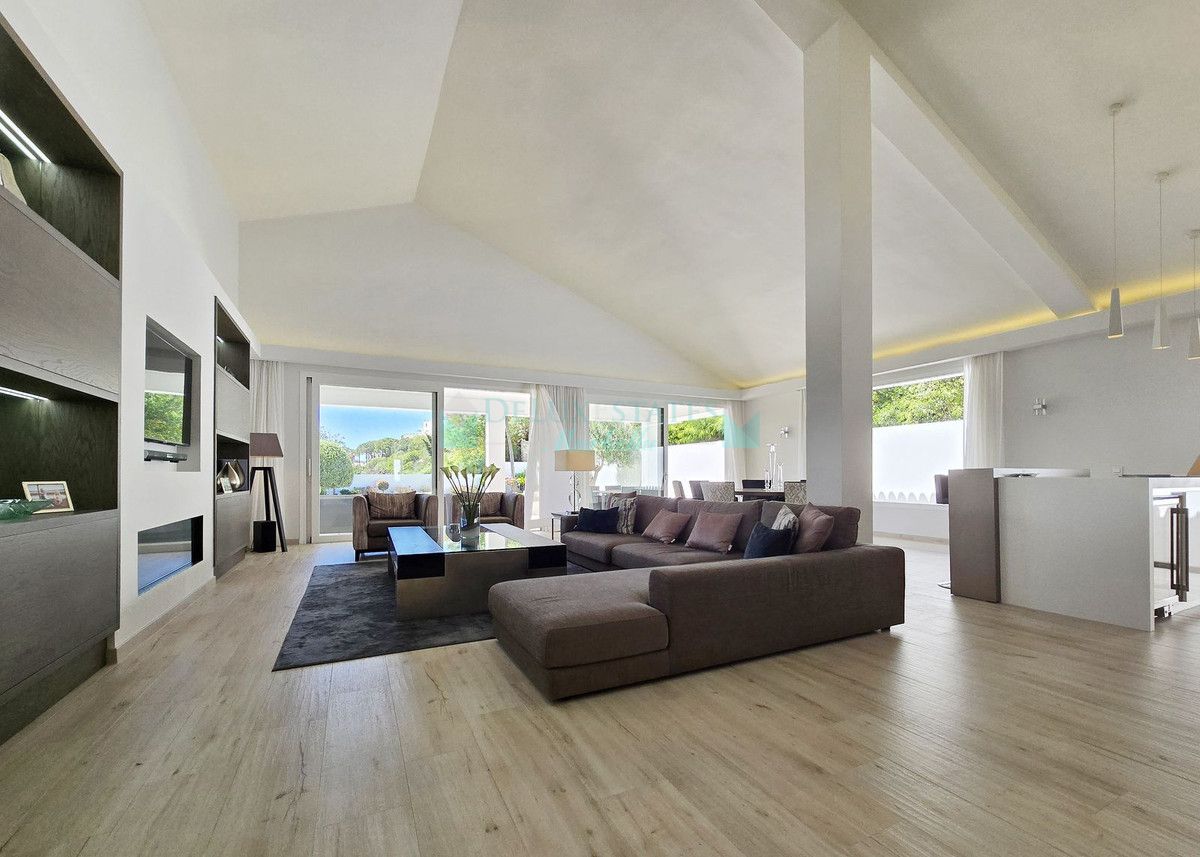 Villa for sale in Elviria, Marbella East