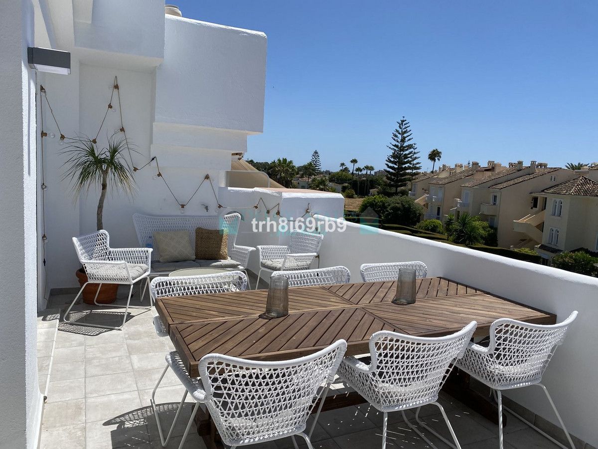 Penthouse for rent in El Paraiso, Estepona