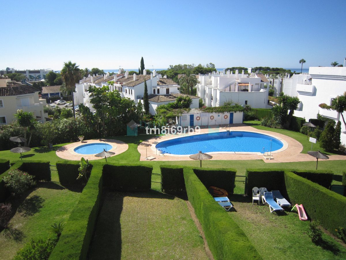 Penthouse for rent in El Paraiso, Estepona