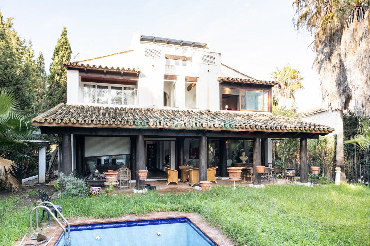 Villa en venta en Estepona